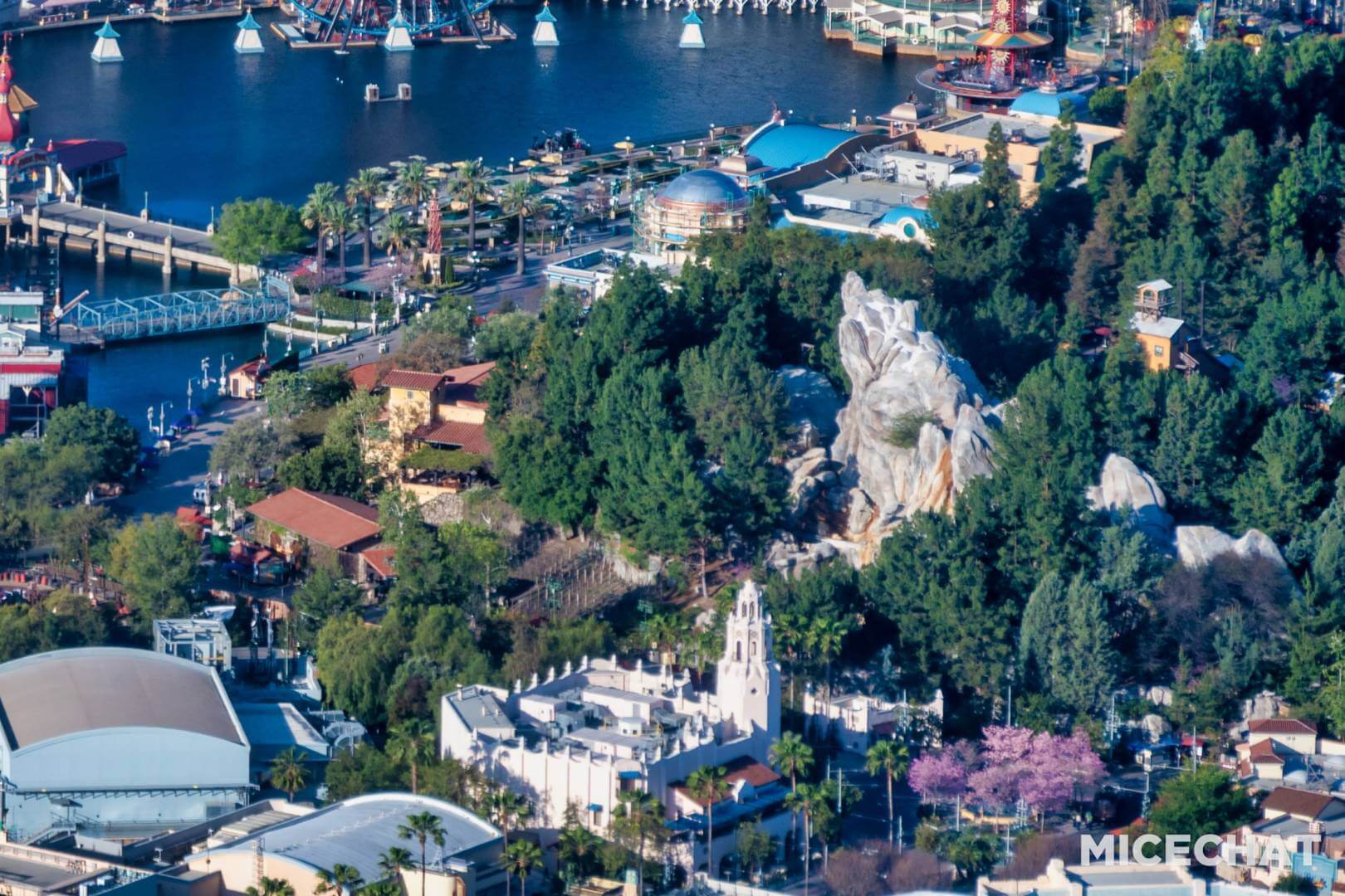 , Disneyland Update – Soarin’ Over a Soon to Open Disneyland