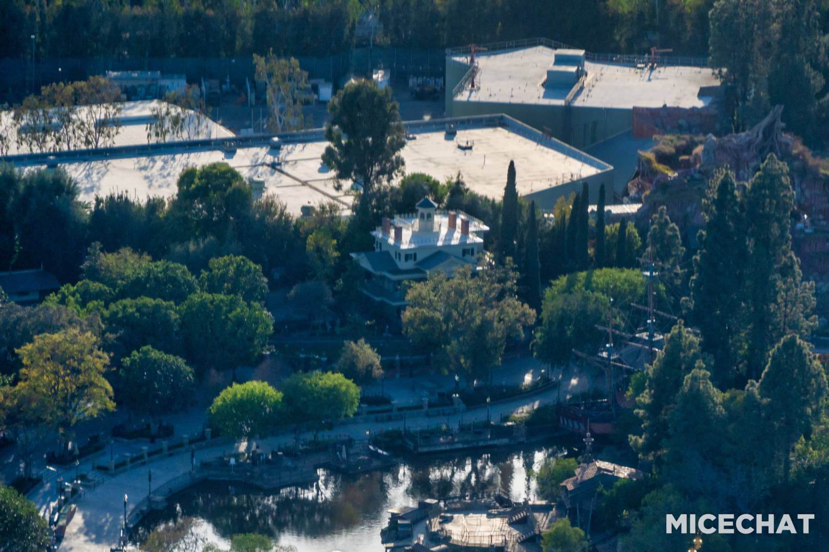 , Disneyland Update &#8211; Soarin&#8217; Over a Soon to Open Disneyland