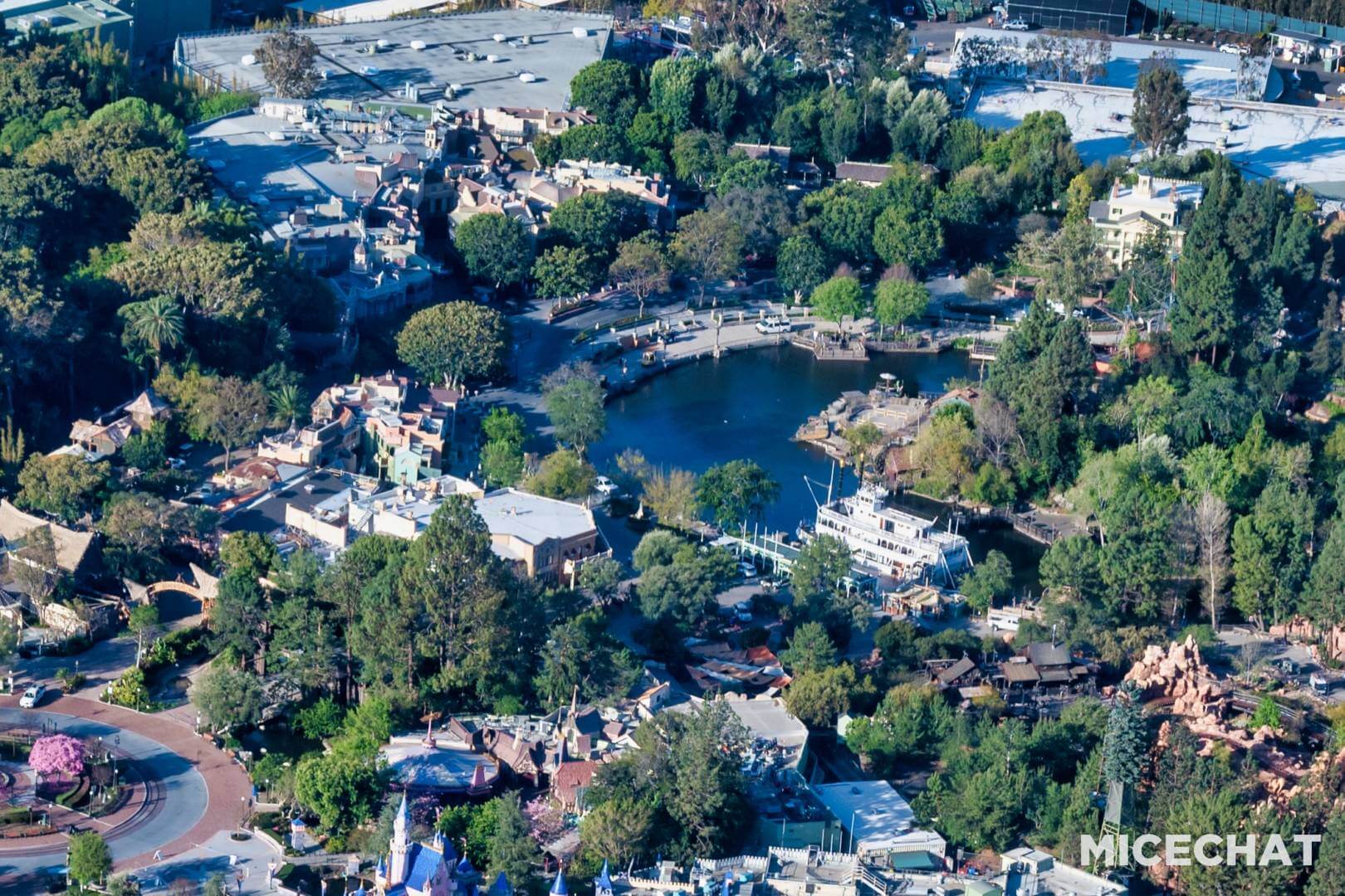 , Disneyland Update – Soarin’ Over a Soon to Open Disneyland