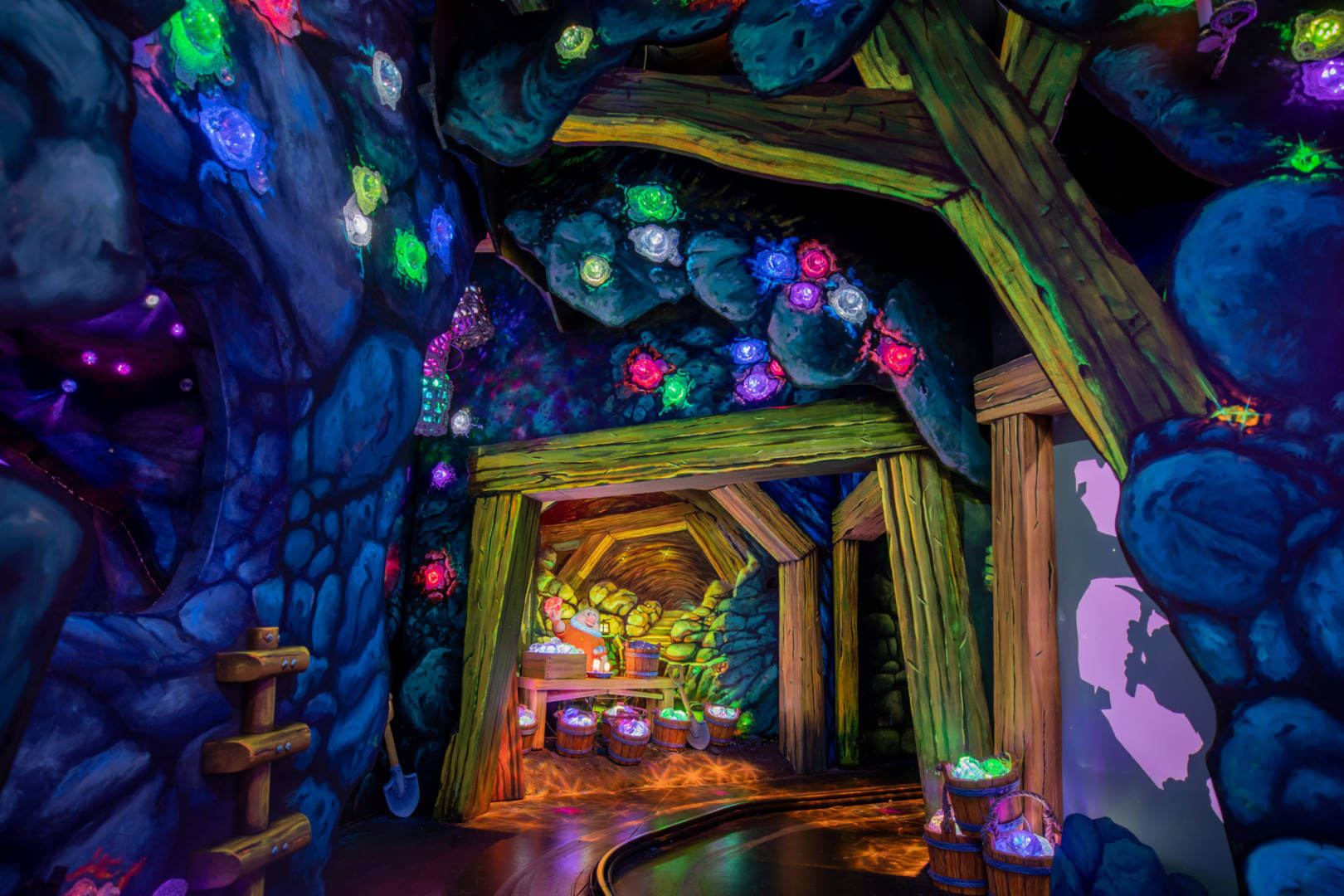 , FIRST LOOK: A Ride on Disneyland&#8217;s Reimagined Snow White Attraction