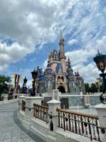 WDW-Magic-Kingdom-Castle-50th-preparation-1