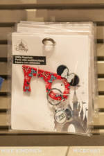 disneyland-downtown-disney-world-of-disney-minnie-mouse-utility-keychain