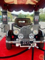 Cruella photo op devil car downtown disney 1