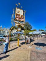 Disneyland Fantasyland Crowds its a small world sign-micechat