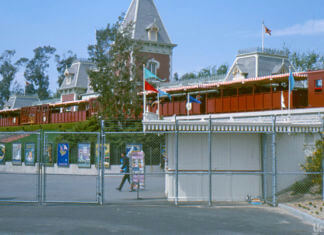 Yesterland: Chain Link at the Disneyland Park Entrance