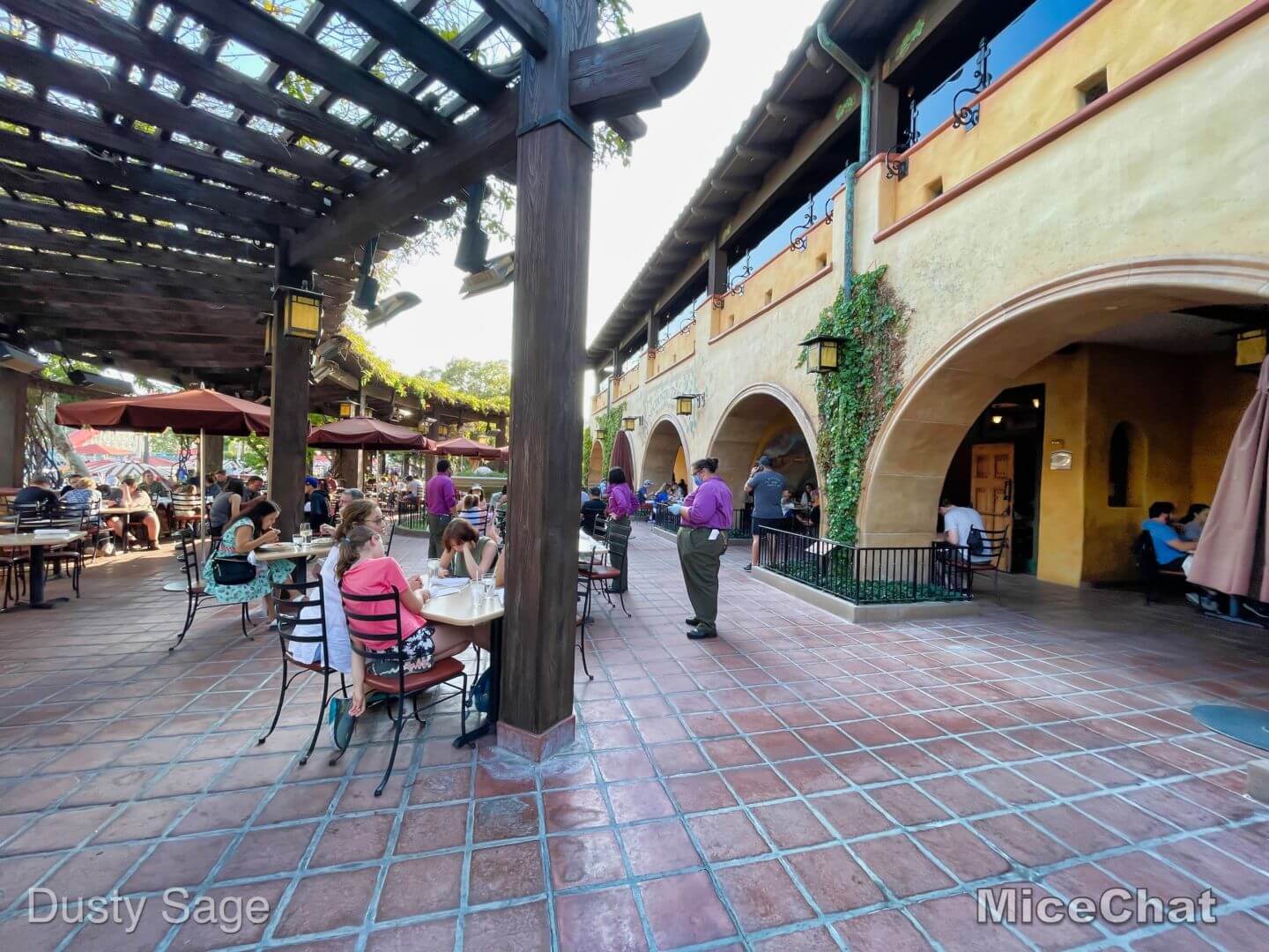 Disneyland dining with kids trattoria
