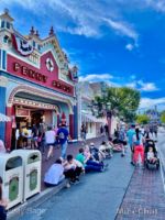 Disneyland Main Street Penny Arcade Curb Seating-micechat