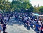 Disneyland New Orleans Square Pirates of the Caribbean LONG queue-micechat