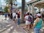 DCA Crowds Resturants Chicken Shack Line-micechat