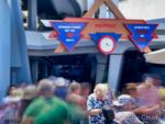 Disneyland-Crowds Space Mountain-micechat