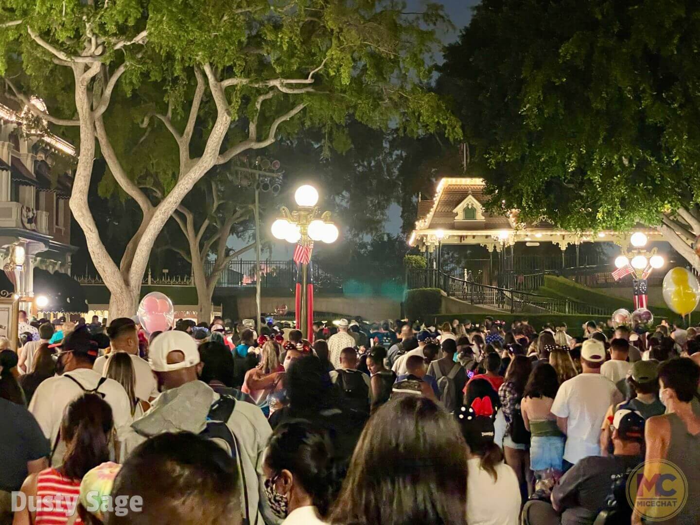 , Disneyland Update &#8211; Red, White &#038; BOO!