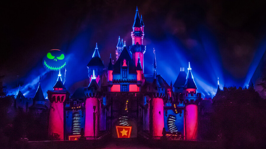 , Disneyland Update: Magic Key Crowds &#038; Bats in the Belfry