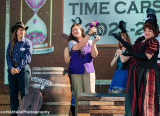 Knott’s Berry Farm Sends a Message Into the Future!