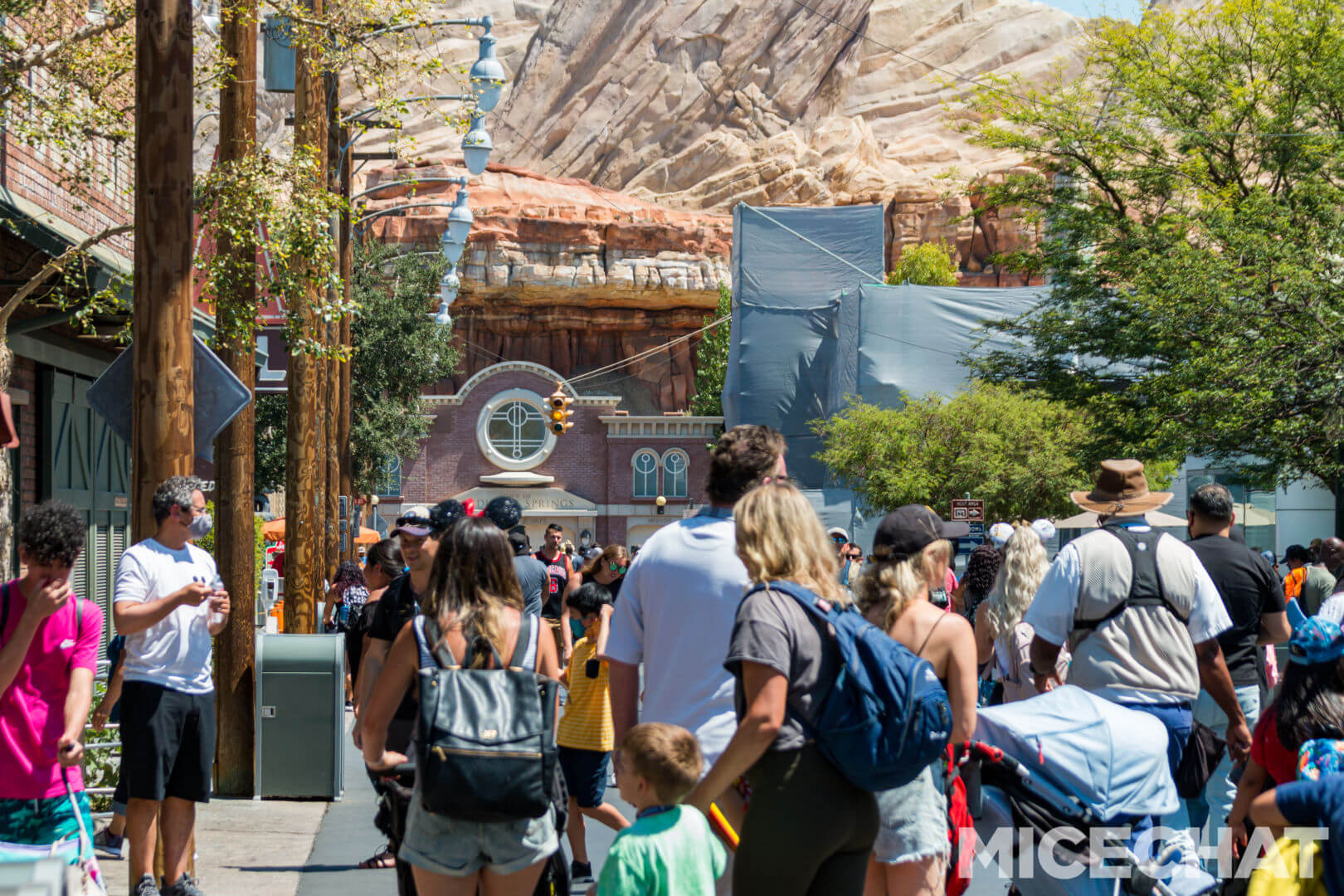, Disneyland Update – Uncertainty Returns to Packed Parks