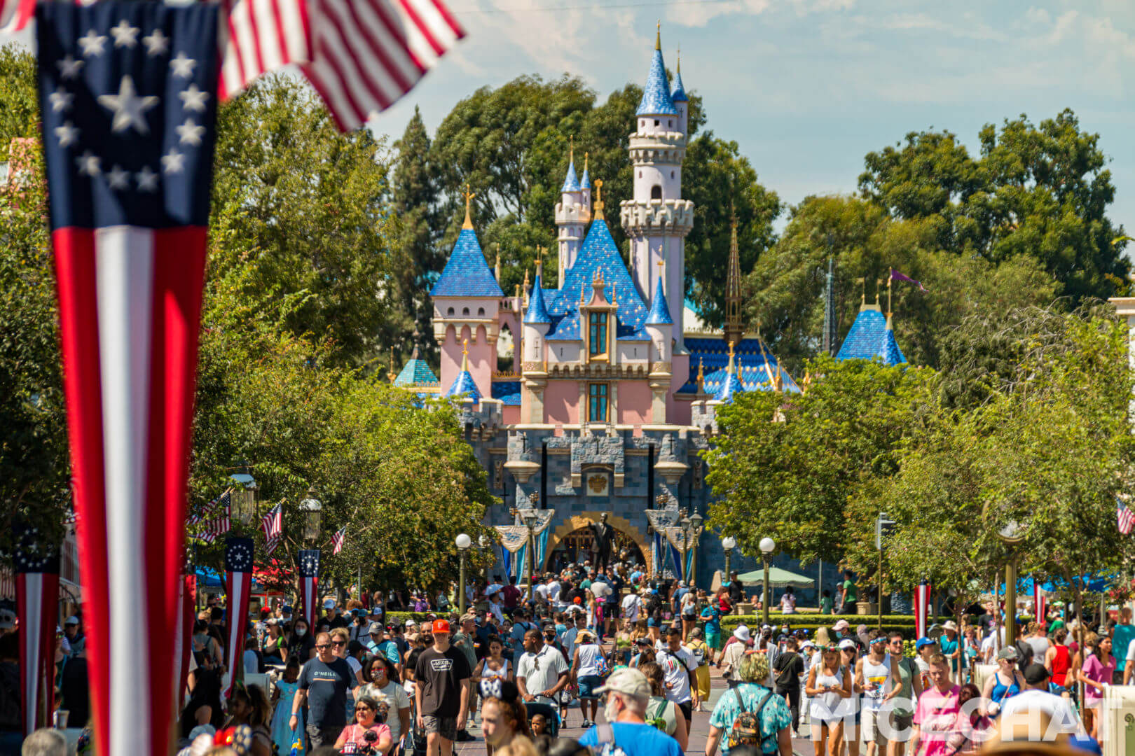 , Disneyland Update – Uncertainty Returns to Packed Parks