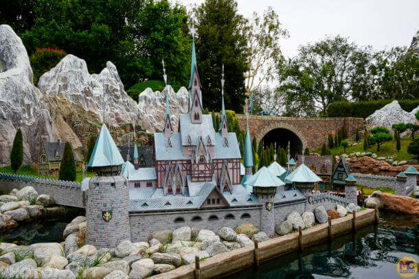 , Disneyland Update – Red, White & BOO!