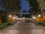 MiceChat – Disneyland – Frontierland Entrance – Night no people