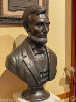 MiceChat – Disneyland – Great Moments with Mr. Lincoln – Pre-show – Lincon bust