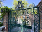 MiceChat – Disneyland – Haunted Mansion – Fastpass Distribution Area – Gates Closed