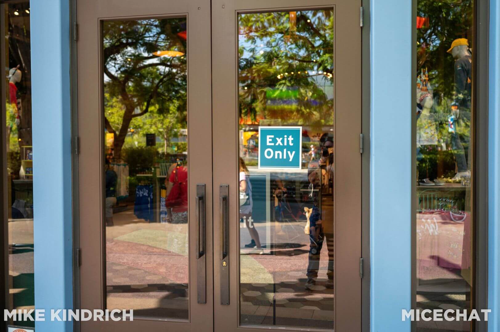 , Disneyland Update – Uncertainty Returns to Packed Parks