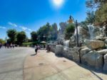 DCA Crowds Grizzly Waterfall-micechat