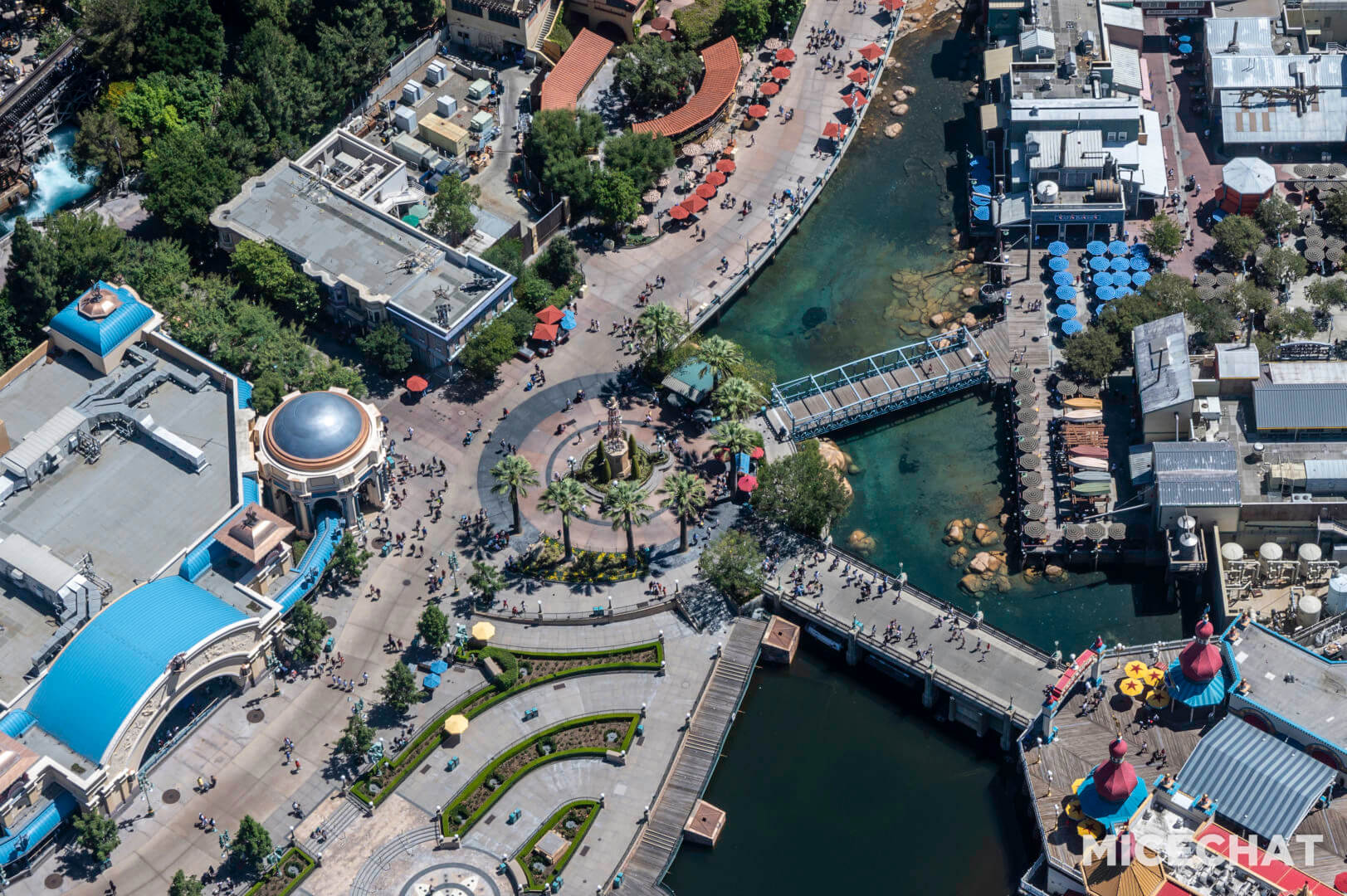 Magic Key, Dateline Disneyland: Magic Keys, Christmas Parties, and Glorious Images