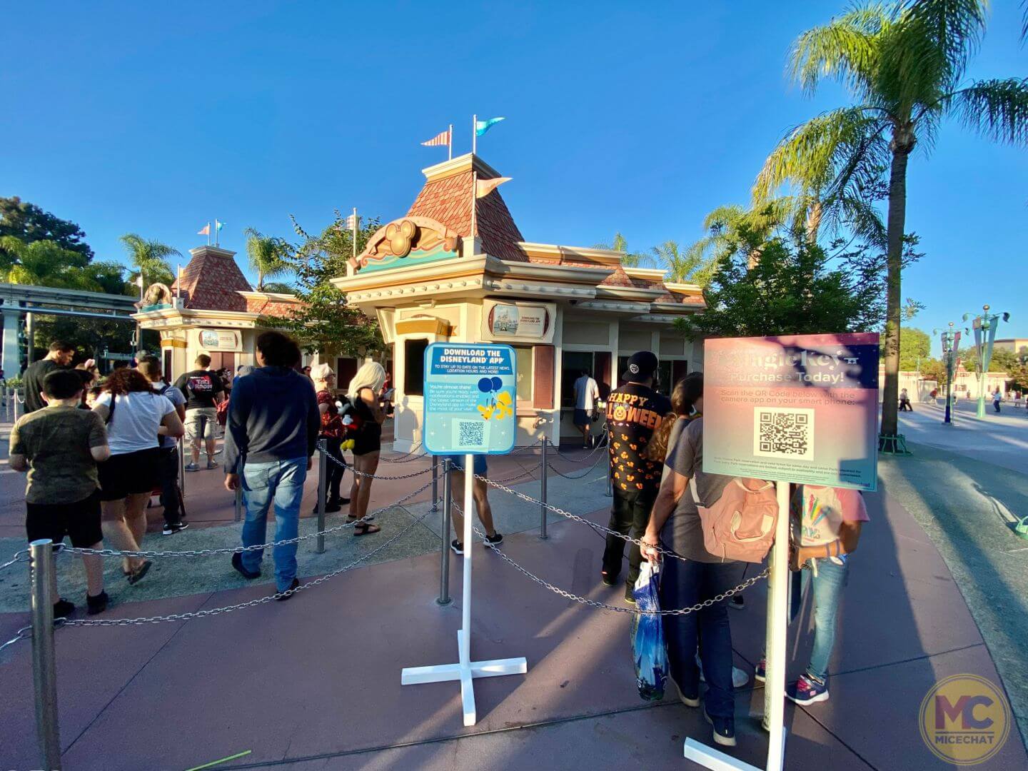 , Disneyland Update: Magic Key Crowds &#038; Bats in the Belfry