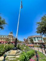 Disneyland Town Square Floral Flag pole-micechat