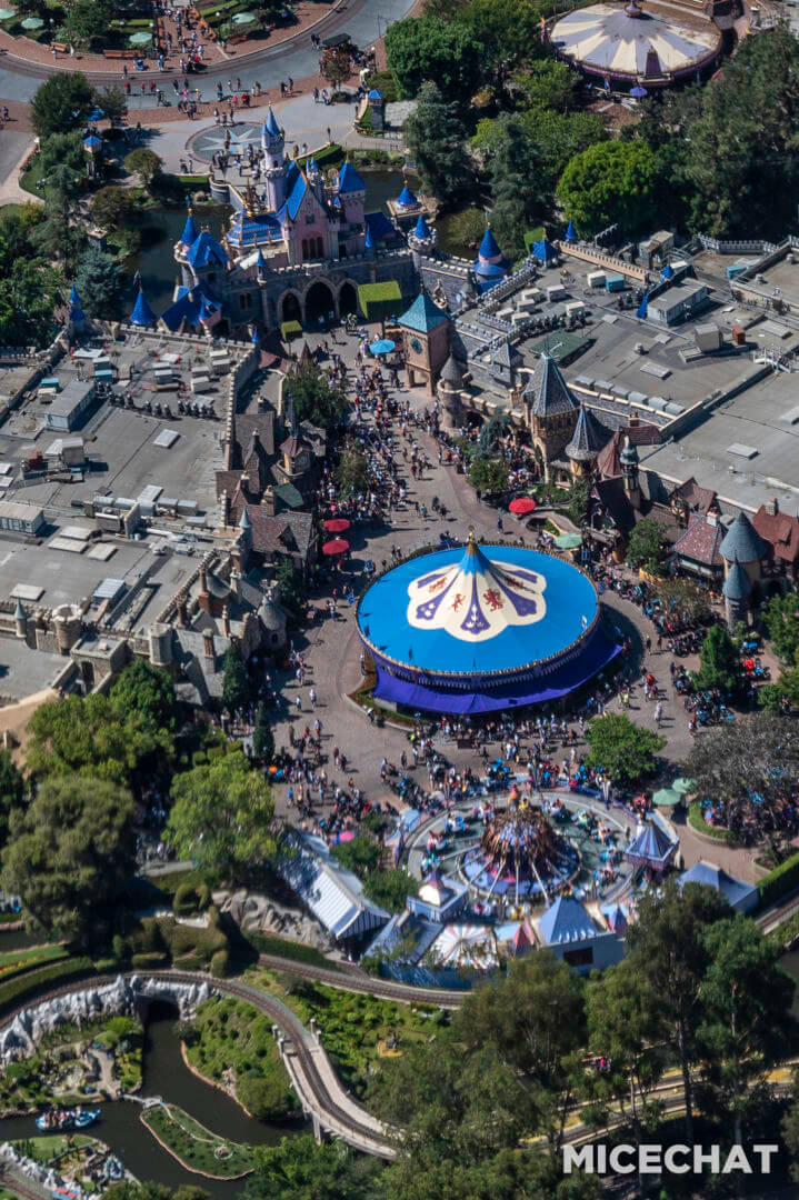 Magic Key, Dateline Disneyland: Magic Keys, Christmas Parties, and Glorious Images