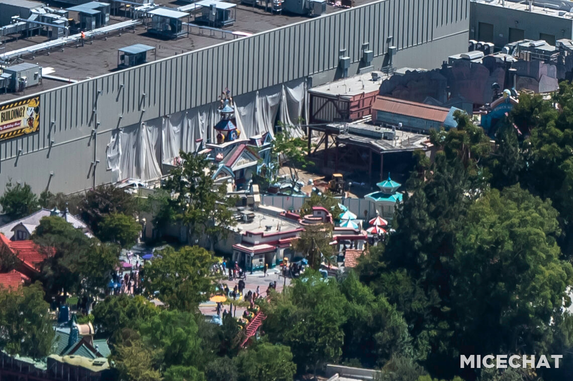 Magic Key, Dateline Disneyland: Magic Keys, Christmas Parties, and Glorious Images