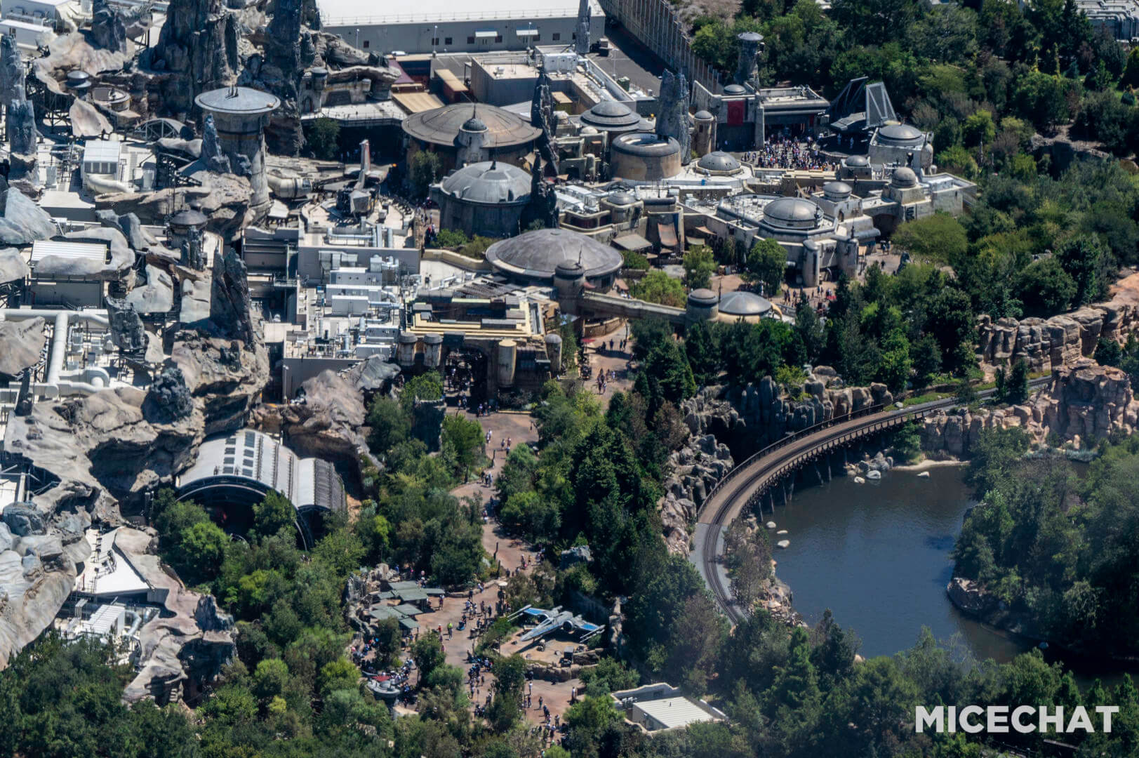 Magic Key, Dateline Disneyland: Magic Keys, Christmas Parties, and Glorious Images