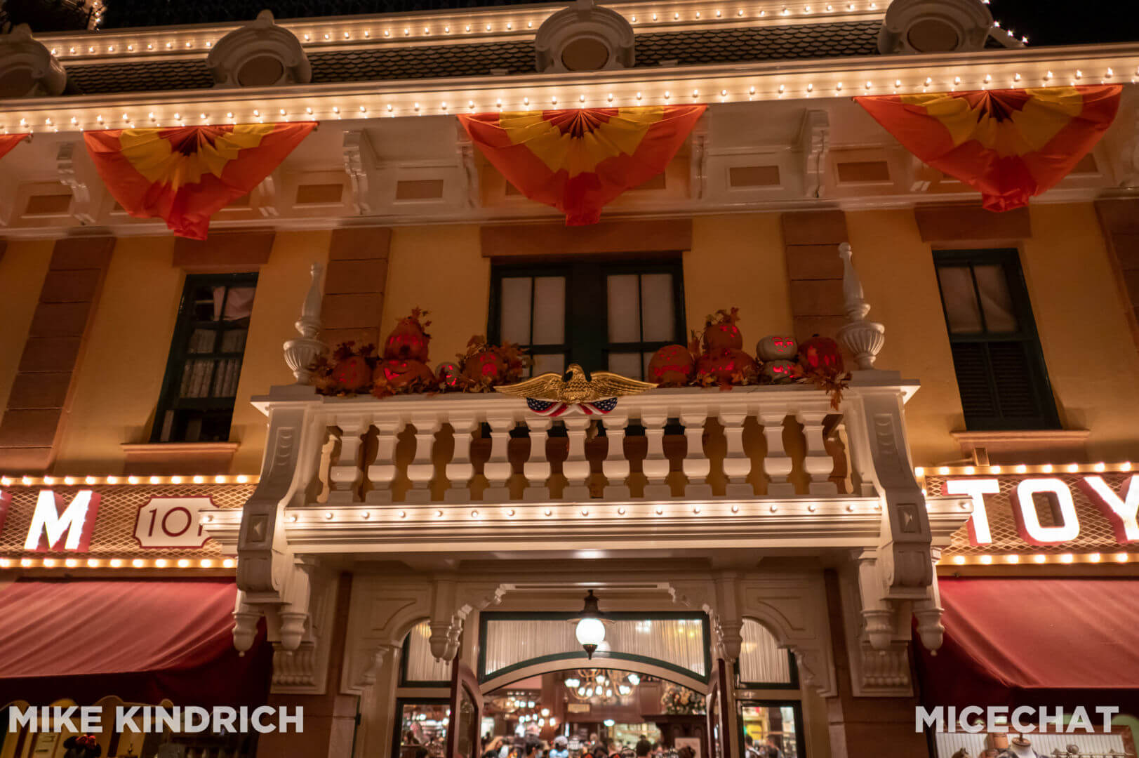 , Disneyland Update: Magic Key Crowds & Bats in the Belfry