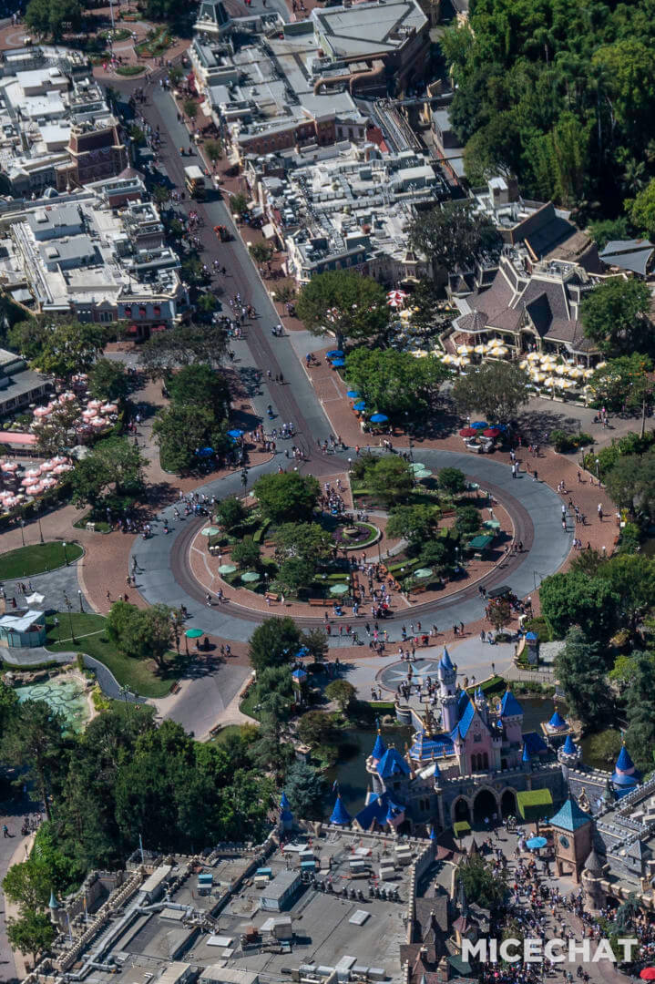 Magic Key, Dateline Disneyland: Magic Keys, Christmas Parties, and Glorious Images