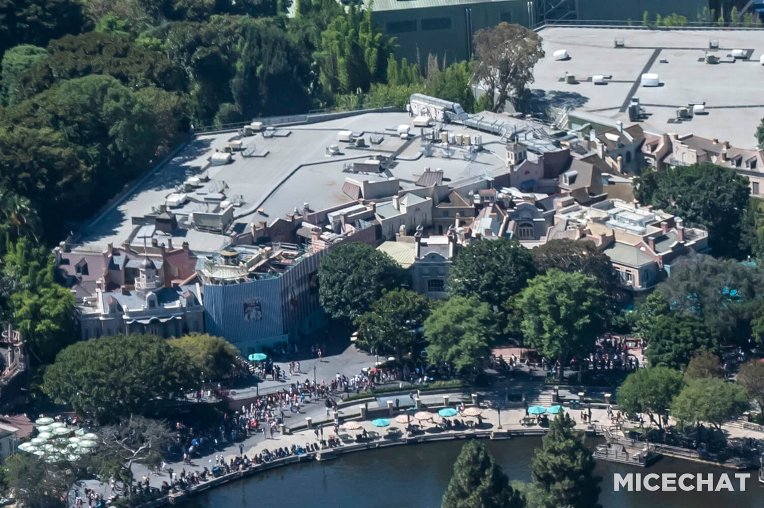 Magic Key, Dateline Disneyland: Magic Keys, Christmas Parties, and Glorious Images