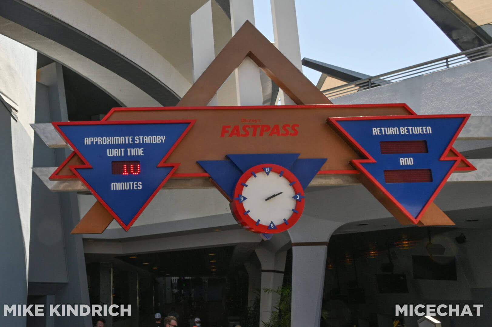 , Disneyland Update: Magic Key Crowds & Bats in the Belfry