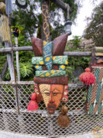 MiceChat – Disneyland-Adventureland tiki 1