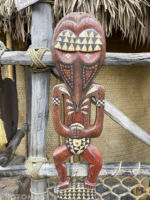 MiceChat – Disneyland-Adventureland tiki 8