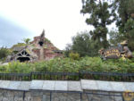 MiceChat – Disneyland – Critter Country – Splash Mountain Front