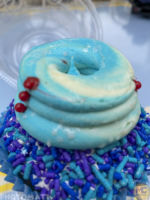 MiceChat – Disneyland – Main Street – Jolly Holiday – 66th Birthday Cupcake – 2