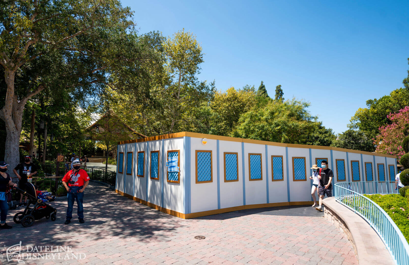 Magic Key, Dateline Disneyland: Magic Keys, Christmas Parties, and Glorious Images