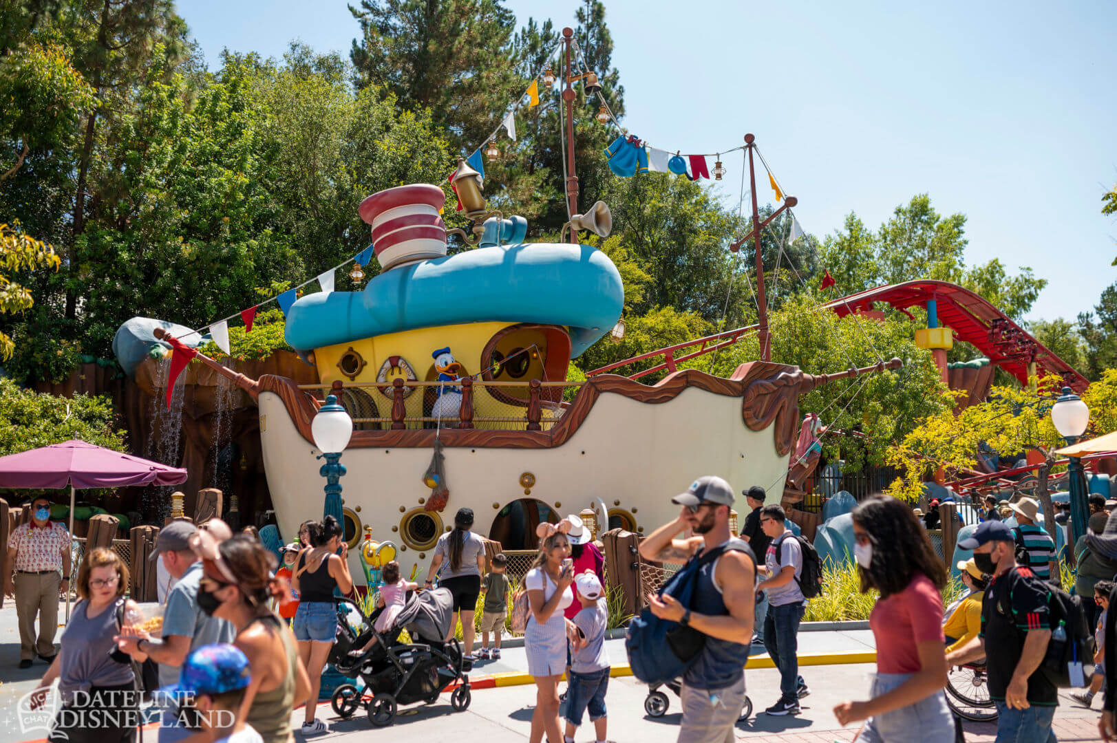 Magic Key, Dateline Disneyland: Magic Keys, Christmas Parties, and Glorious Images