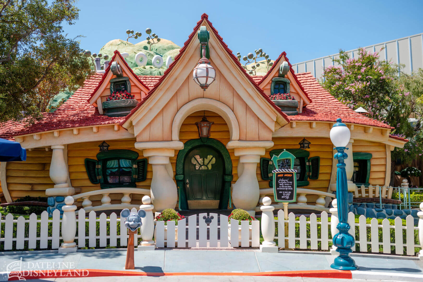 Magic Key, Dateline Disneyland: Magic Keys, Christmas Parties, and Glorious Images