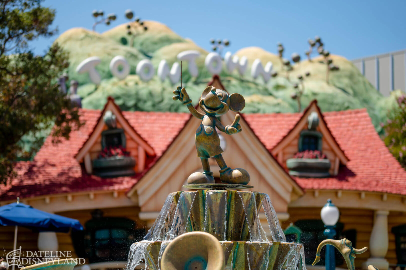 Magic Key, Dateline Disneyland: Magic Keys, Christmas Parties, and Glorious Images