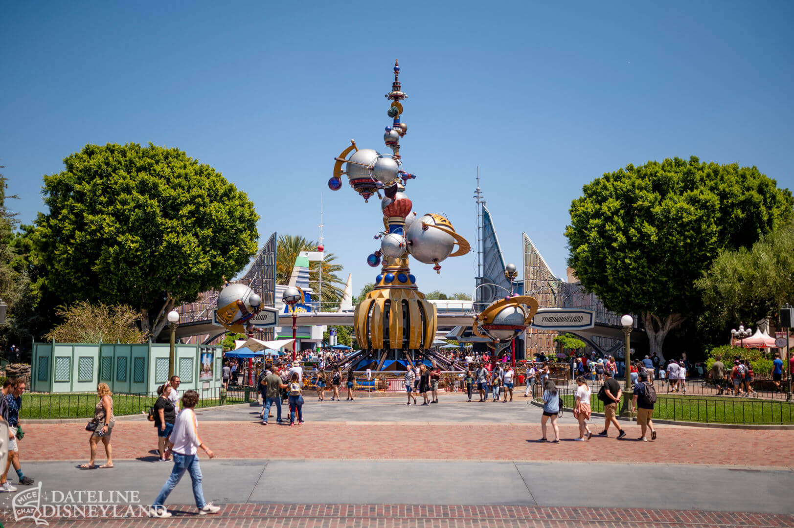 Magic Key, Dateline Disneyland: Magic Keys, Christmas Parties, and Glorious Images