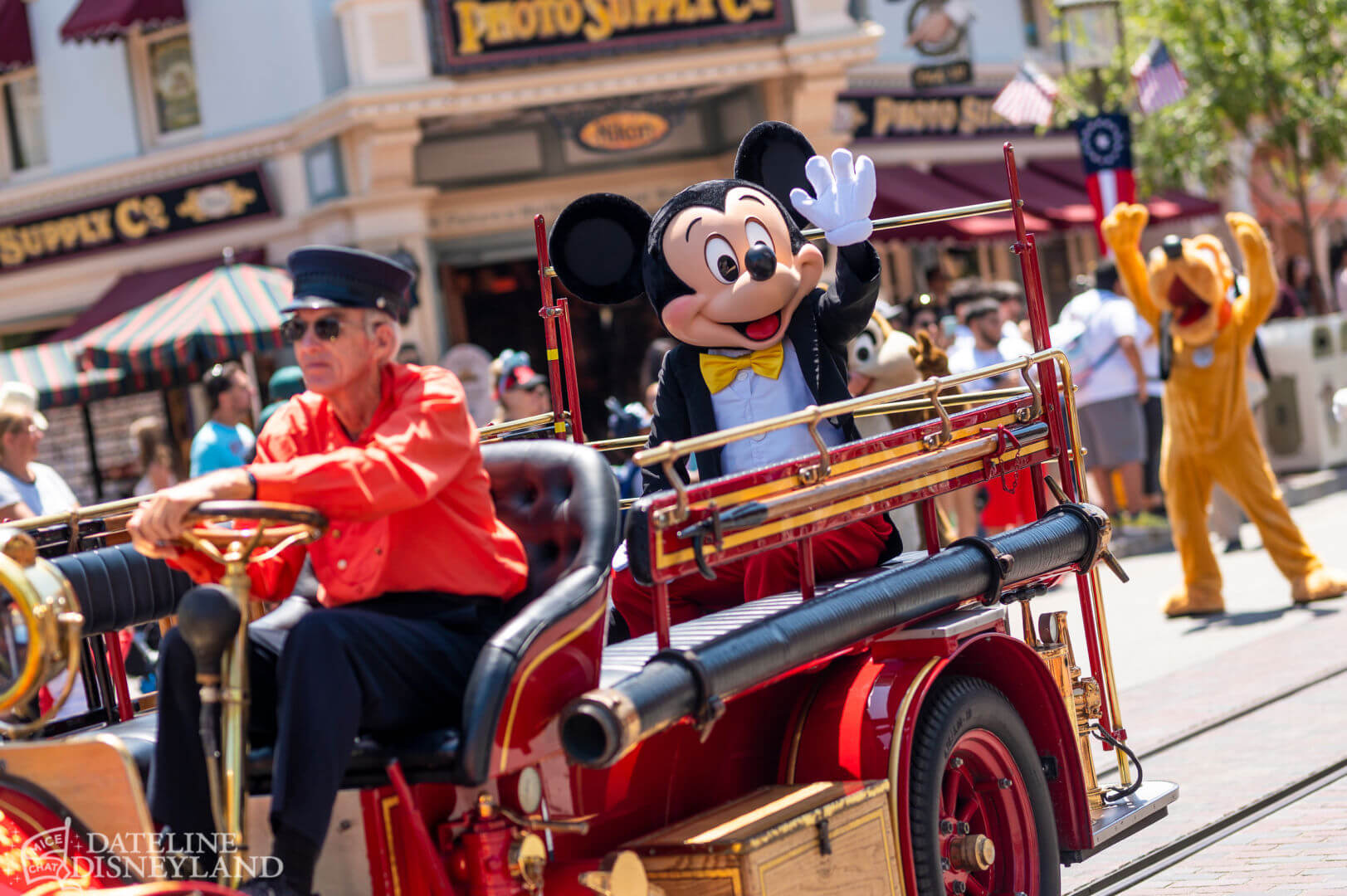 Magic Key, Dateline Disneyland: Magic Keys, Christmas Parties, and Glorious Images