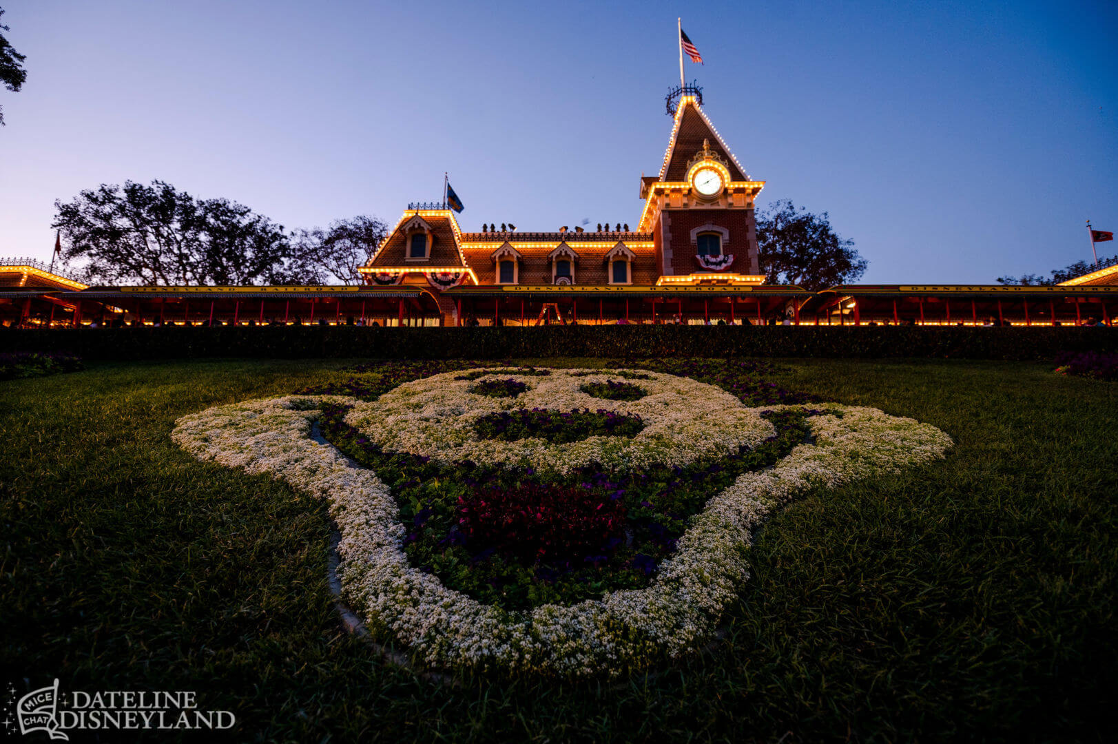 Magic Key, Dateline Disneyland: Magic Keys, Christmas Parties, and Glorious Images