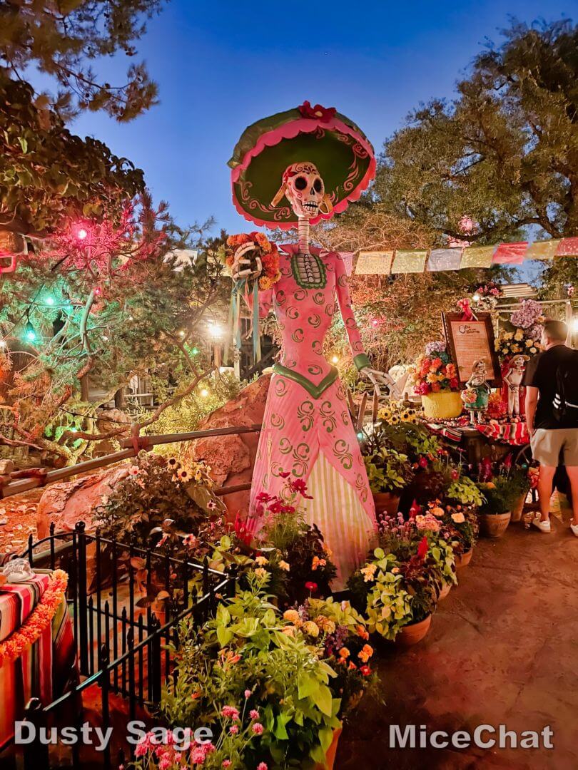 , Disneyland Update: Holiday Humbugs & Hopeful Happenings