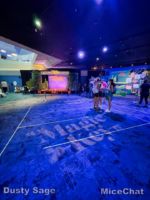 Disneyland-Tomorrowland Starcade Magic Key Lounge wide-micechat