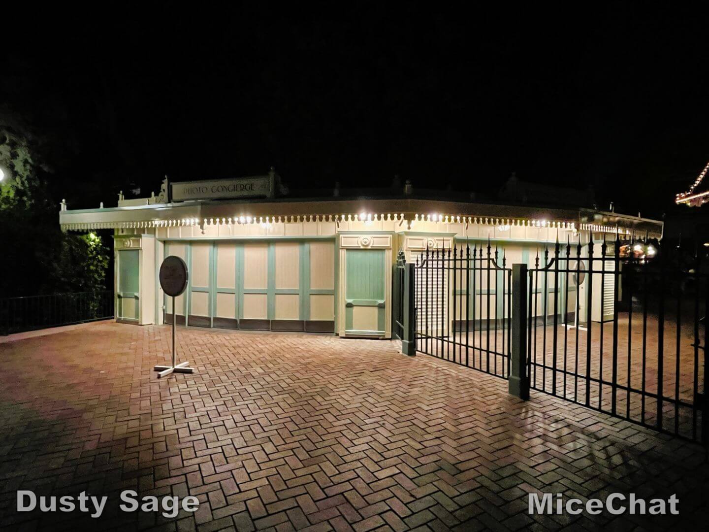 , Disneyland Update: Holiday Humbugs & Hopeful Happenings