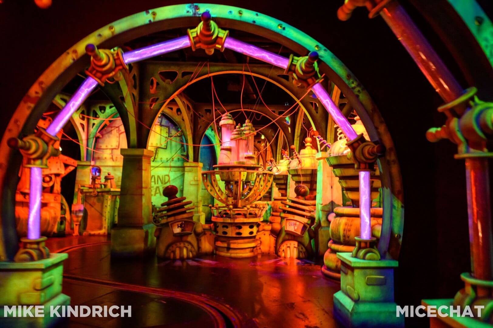 , Dateline Disneyland: Jessica Rabbit covers up as Lightning Lane moves in at Disneyland